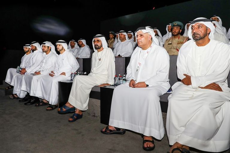 محمد بن راشد يطلع على سير العمل في مشروع مسار 2020 لمترو دبي