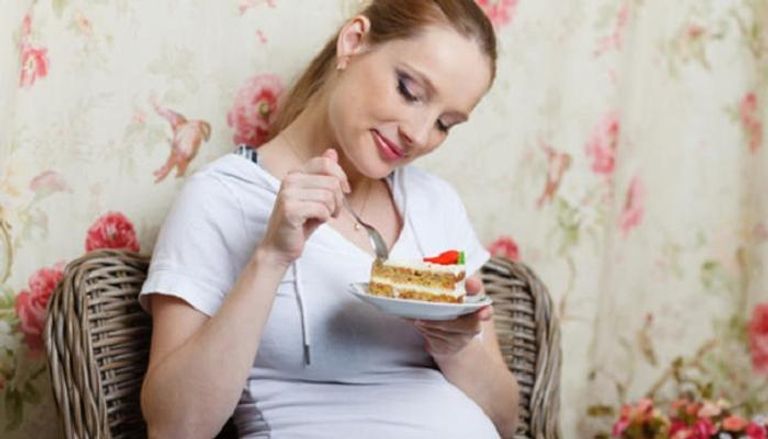 إفراط الحامل في تناول الدهون يصيب الأحفاد بالسمنة