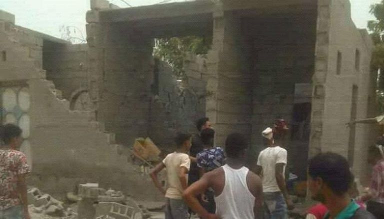 منزل تضرر بسبب القصف الحوثي - أرشيفية