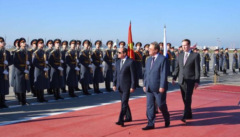 الرئيس المصري عبدالفتاح السيسي بعد وصوله إلى روسيا
