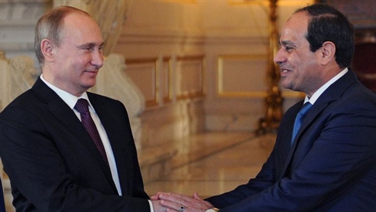 الرئيسان المصري عبدالفتاح السيسي والروسي فلاديمير بوتين الرئيس المصري عبدالفتاح السيسي بعد وصوله إلى روسيا