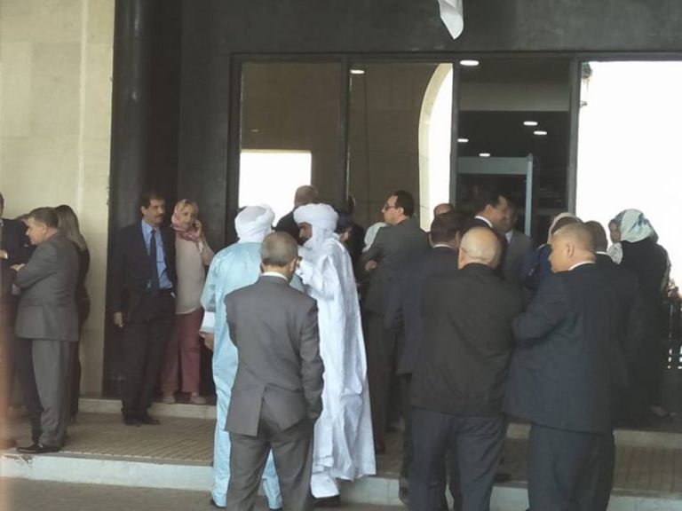 نواب أحزاب الموالاة يغلقون مقر البرلمان الجزائري