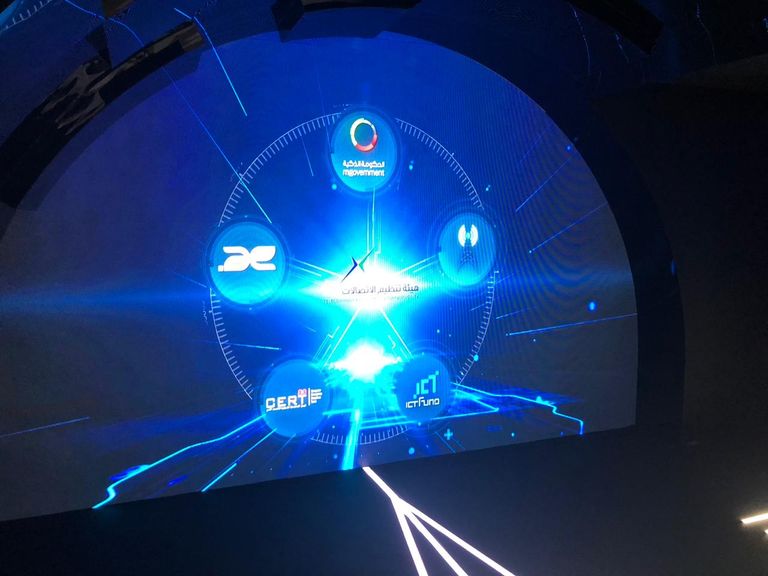 روبوتات وبرامج ذكية في جناح هيئة تنظيم الاتصالات بمعرض جيتكس ٢٠١٨