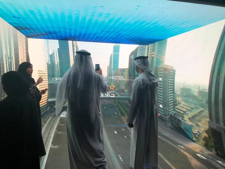 روبوتات وبرامج ذكية في جناح هيئة تنظيم الاتصالات بمعرض جيتكس ٢٠١٨