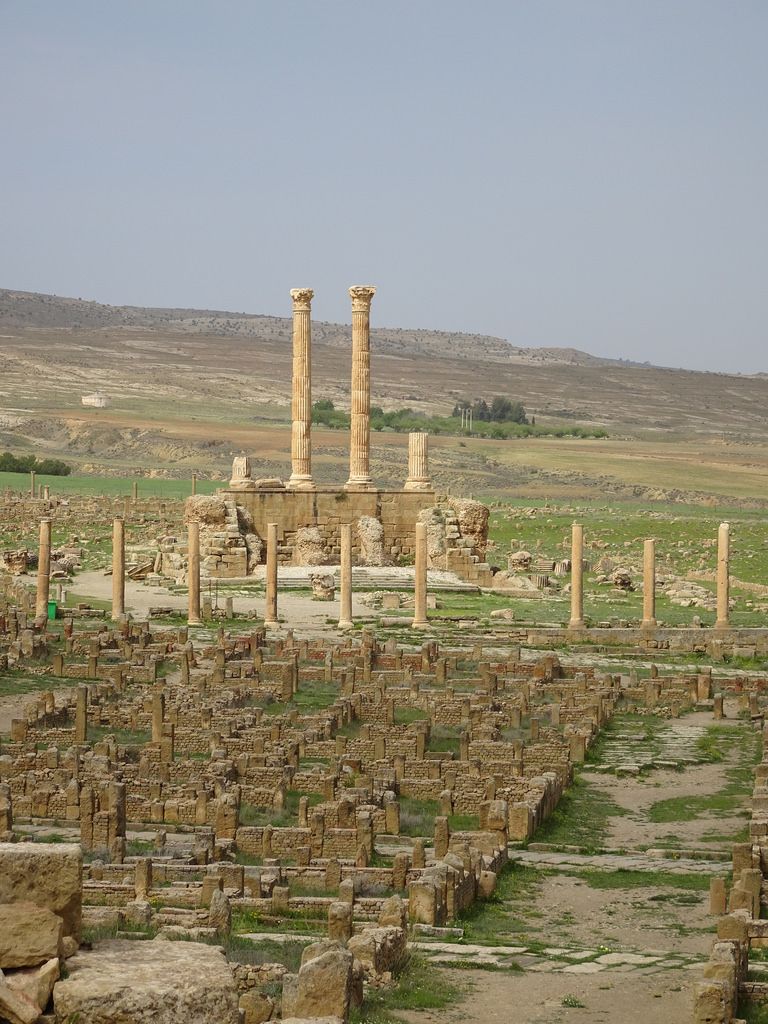 مدينة تيمقاد الأثرية الرومانية في الجزائر