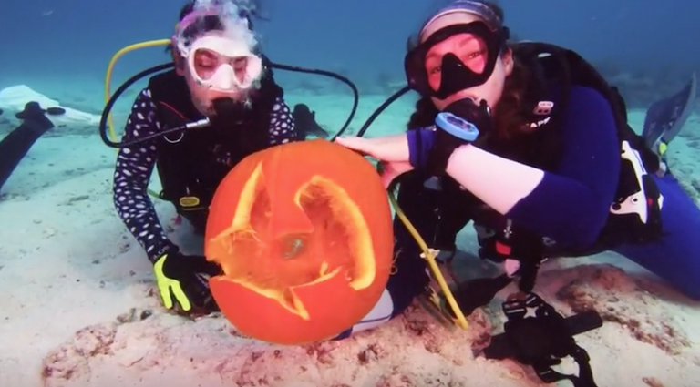 الهالوين في الأعماق