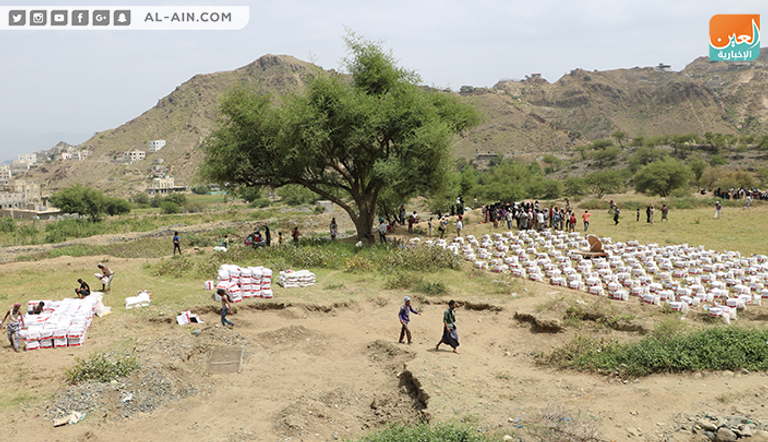 الهلال الأحمر الإماراتي ينظم أطول سلسلة بشرية إغاثية لدعم تعز اليمنية