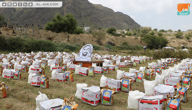 الهلال الأحمر الإماراتي ينظم أطول سلسلة بشرية إغاثية لدعم تعز اليمنية