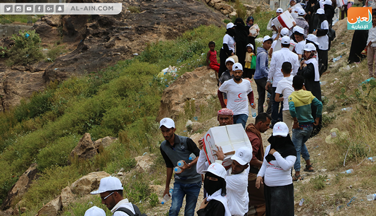 الهلال الأحمر الإماراتي ينظم أطول سلسلة بشرية إغاثية لدعم تعز اليمنية