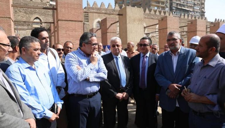 وزير الآثار المصري وسفير كازاخستان بالقاهرة يتفقدان مسجد الظاهر بيبرس