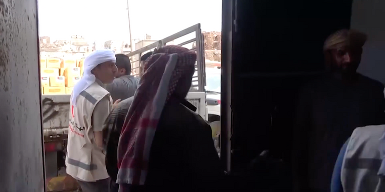 المساعدات الغذائية المقدمة من الهلال الأحمر الإماراتي