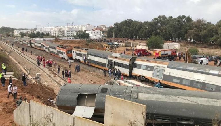 قتلى ومصابون في حادث خروج القطار عن القضبان في المغرب