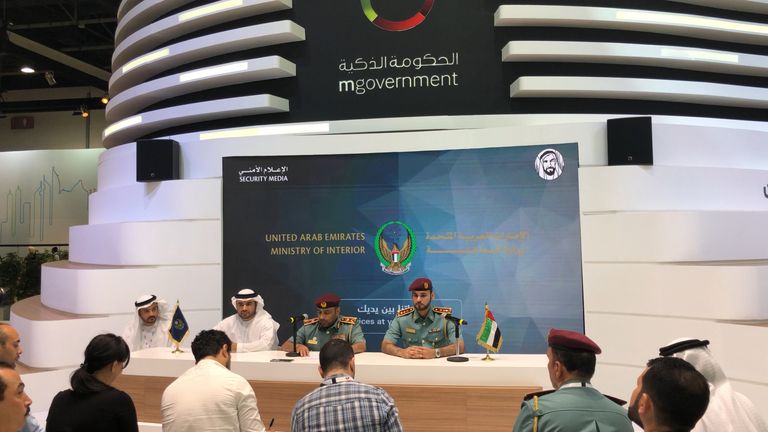 الدفاع المدني الإماراتي يطلق ٢٤ خدمة ذكية للمتعاملين