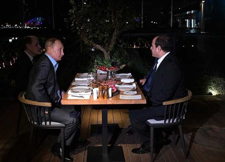 بوتين والسيسي في جولة على كورنيش سوتشي