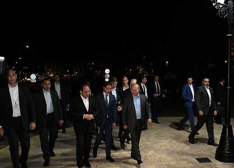 بوتين والسيسي في جولة على كورنيش سوتشي