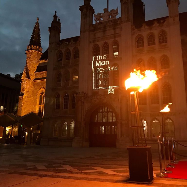 الروائية الأيرلندية آنا بيرنز تتوج بجائزة مان بوكر للرواية 2018