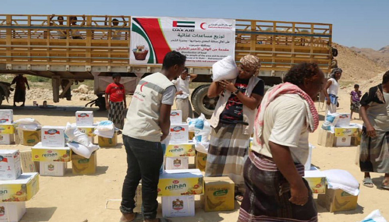 توزيع مساعدات إماراتية في محافظات يمنية - أرشيفية