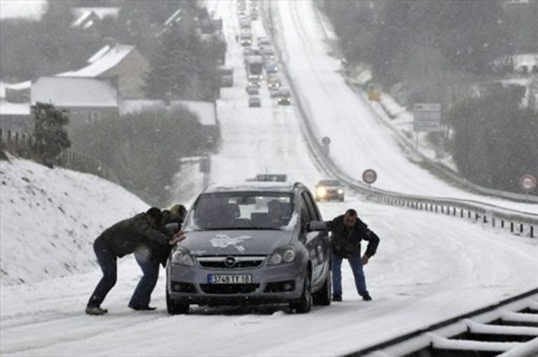نصائح للقيادة الآمنة في فصل الشتاء