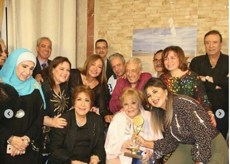 الفنانة المصرية القديرة نادية لطفي بين إلهام شاهين وليلى علوي