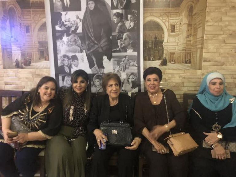 الفنانة المصرية القديرة نادية لطفي بين إلهام شاهين وليلى علوي