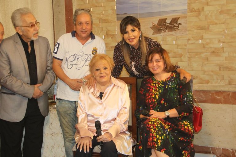 الفنانة المصرية القديرة نادية لطفي بين إلهام شاهين وليلى علوي