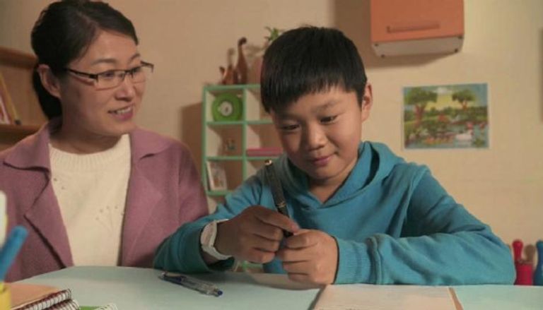 صينية تبتكر طريقة لتربية طفلها - أرشيفية
