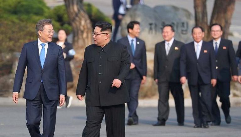 رئيسا الكوريتين الشمالية والجنوبية خلال القمة التاريخية - أرشيفية