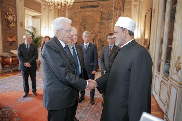 شيخ الأزهر الشريف خلال لقائه الرئـيس الإيطالي شيخ الأزهر وبابا الفاتيكان