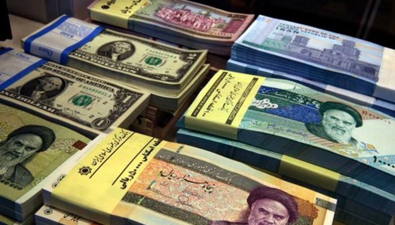 انهيار الريال الإيراني مقابل الدولار 