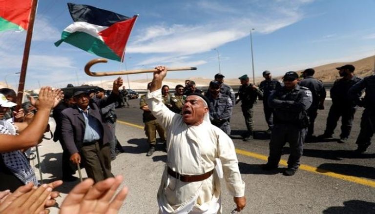 متظاهرون فلسطينيون ضد خطة إسرائيل هدم الخان الأحمر