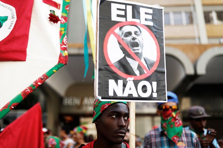 جانب من الاحتجاجات الرافضة لبولسونارو - رويترز جانب من الاحتجاجات الرافضة لبولسونارو - رويترز