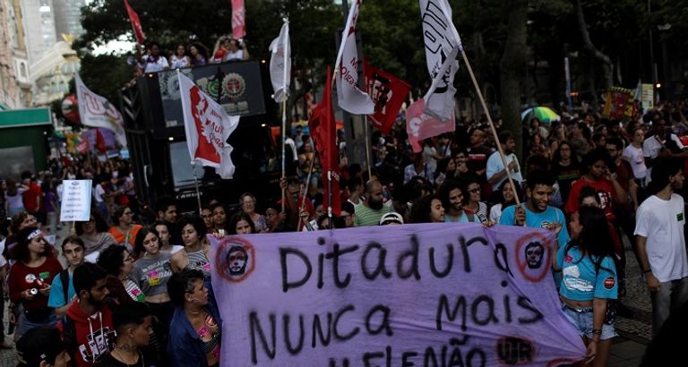 جانب من الاحتجاجات الرافضة لبولسونارو - رويترز جانب من الاحتجاجات الرافضة لبولسونارو - رويترز