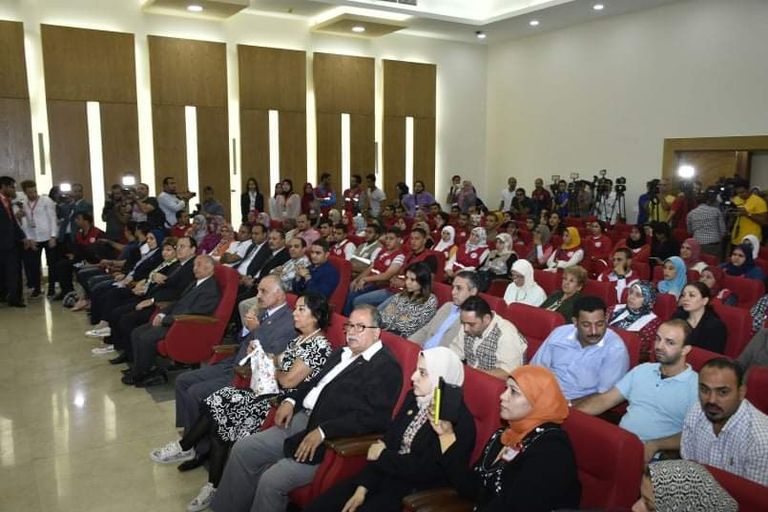 خالد النبوي يتبرع بالدم 