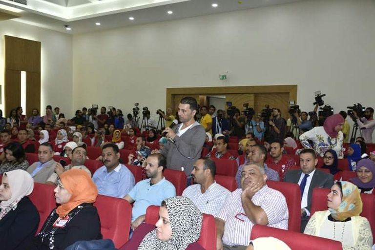 خالد النبوي يتبرع بالدم 