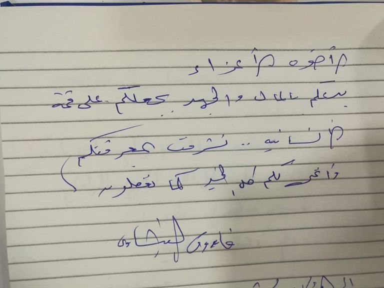 الممثل المصري فاروق الفيشاوي في زيارة لمرضى سرطان بالسودان