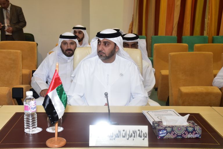 لقطة جماعية للمشاركين في الاجتماع