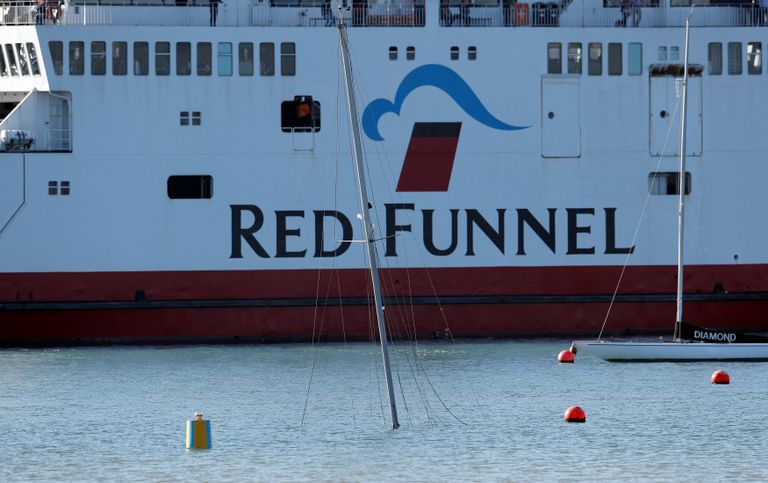 العبارة رد فالكون التي تسيرها شركة رد فانيل