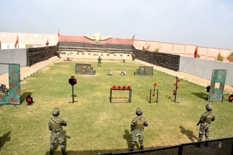 ثوات المظلات المصرية و الروسية يؤدون تدريبًا ضمن (حماة الصداقة 3 ) تدريب الإسقاط الجوي ضمن "حماة الصداقة - 3"