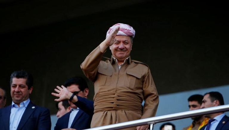مسعود برزاني زعيم الحزب الديمقراطي الكردستاني يحيي أنصاره