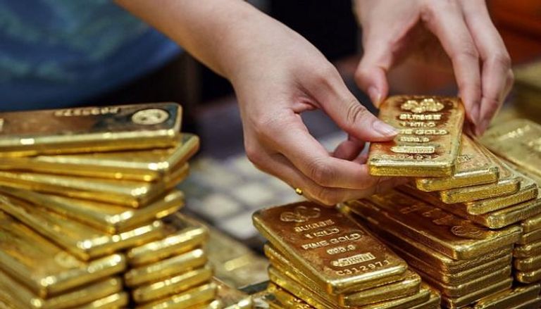 الذهب يرتفع بفعل تراجع الدولار