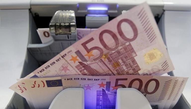 اليورو يتعافى أمام الدولار