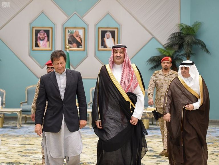 رئيس وزراء باكستان والأمير فيصل بن سلمان أمير منطقة المدينة المنورة