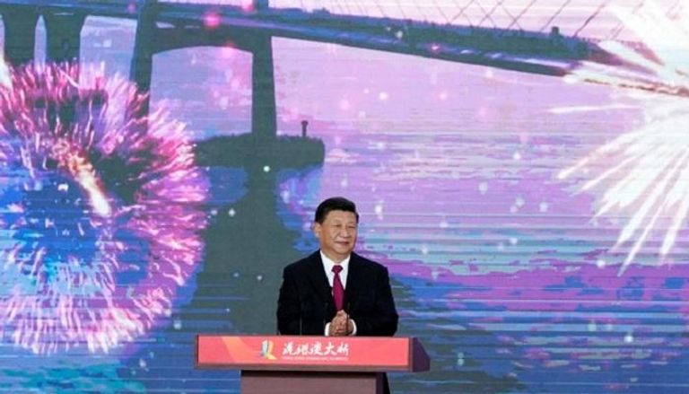 الرئيس الصيني يعلن افتتاح الجسر الضخم