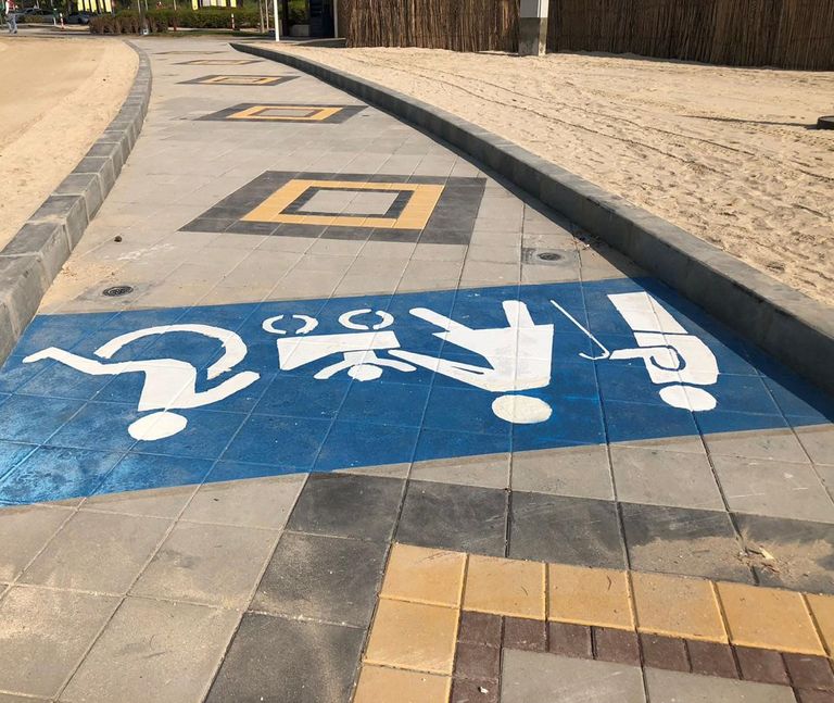 ممرات خاصة لأصحاب الهمم على شواطئ أبوظبي