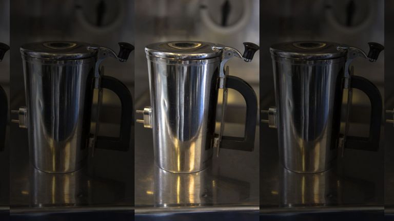 قدح القهوة المخصص للطائرات يتكلف 1280 دولارا