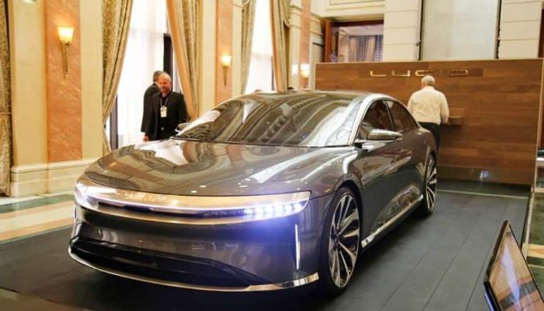 عرض السيارة الكهربائية في مؤتمر مستقبل الاستثمار بالسعودية