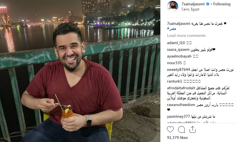 المطرب الإماراتي حسين الجسمي على كورنيش النيل بمصر