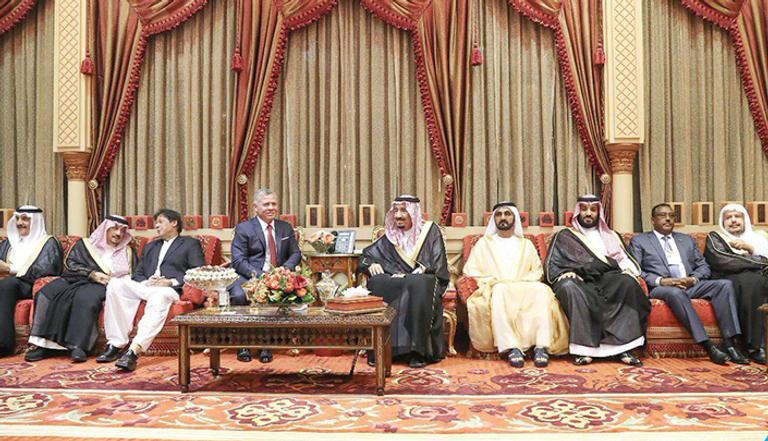 جانب من ضيوف المؤتمر بمشاركة  الشيخ محمد بن راشد الملك سلمان بن عبدالعزيز يستقبل الشيخ محمد بن راشد