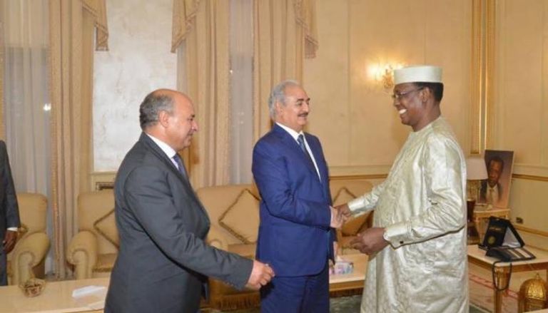 المشير خليفة حفتر والرئيس التشادي إدريس ديبي عناصر من الجيش الوطني الليبي