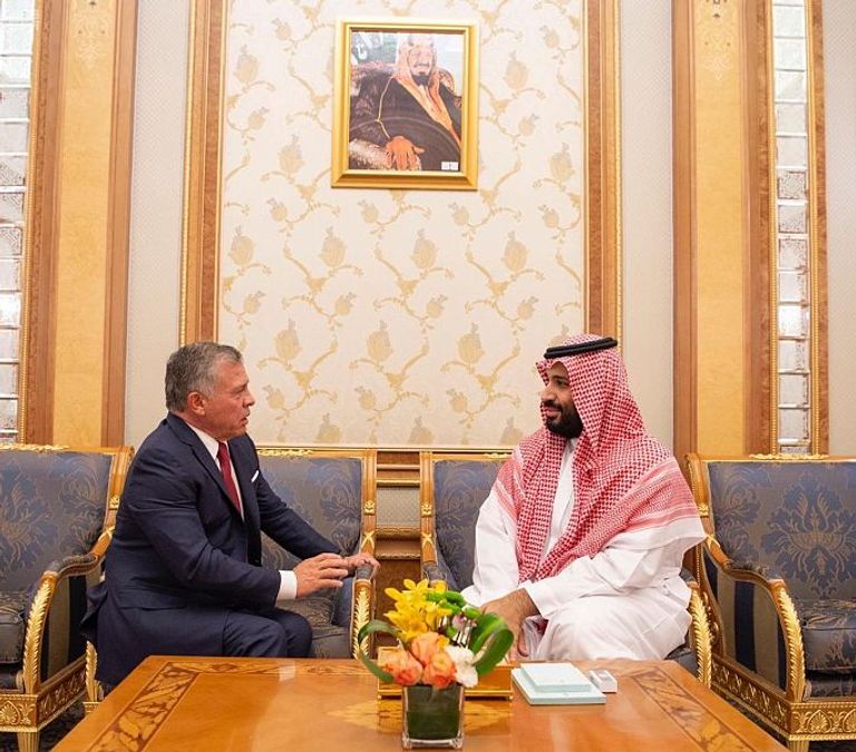 ولي العهد السعودي يلتقي ملك الأردن على هامش 